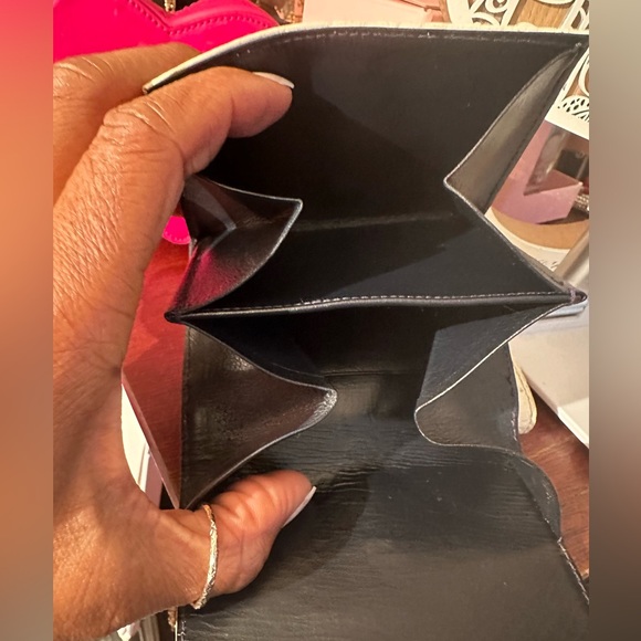 ⭐️⭐️EUC Vintage MCM White and Navy Blue Compact Wallet - Picture 8 of 11